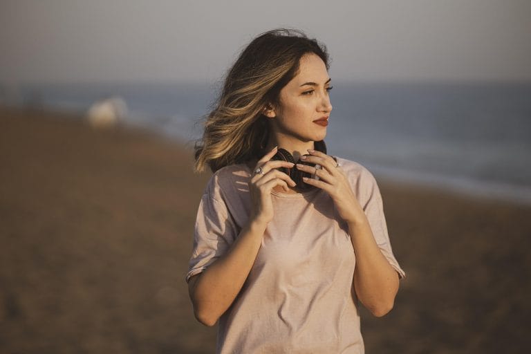 nachdenklicher Blick in die Ferne